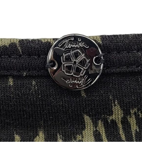 Trina Turk Black & Green Abstract Animal Print Short Sleeve Blouse Size M - Picture 4 of 5